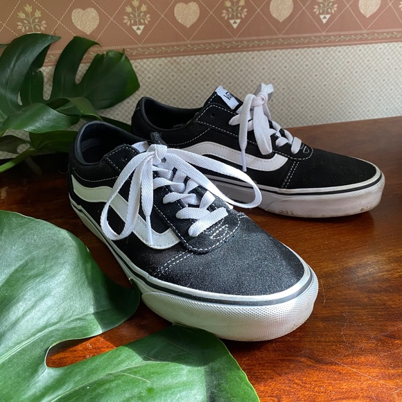 Vans Classic Old Skool Black and white Skate Shoe size US women's 7.5 - Picture 2 of 9